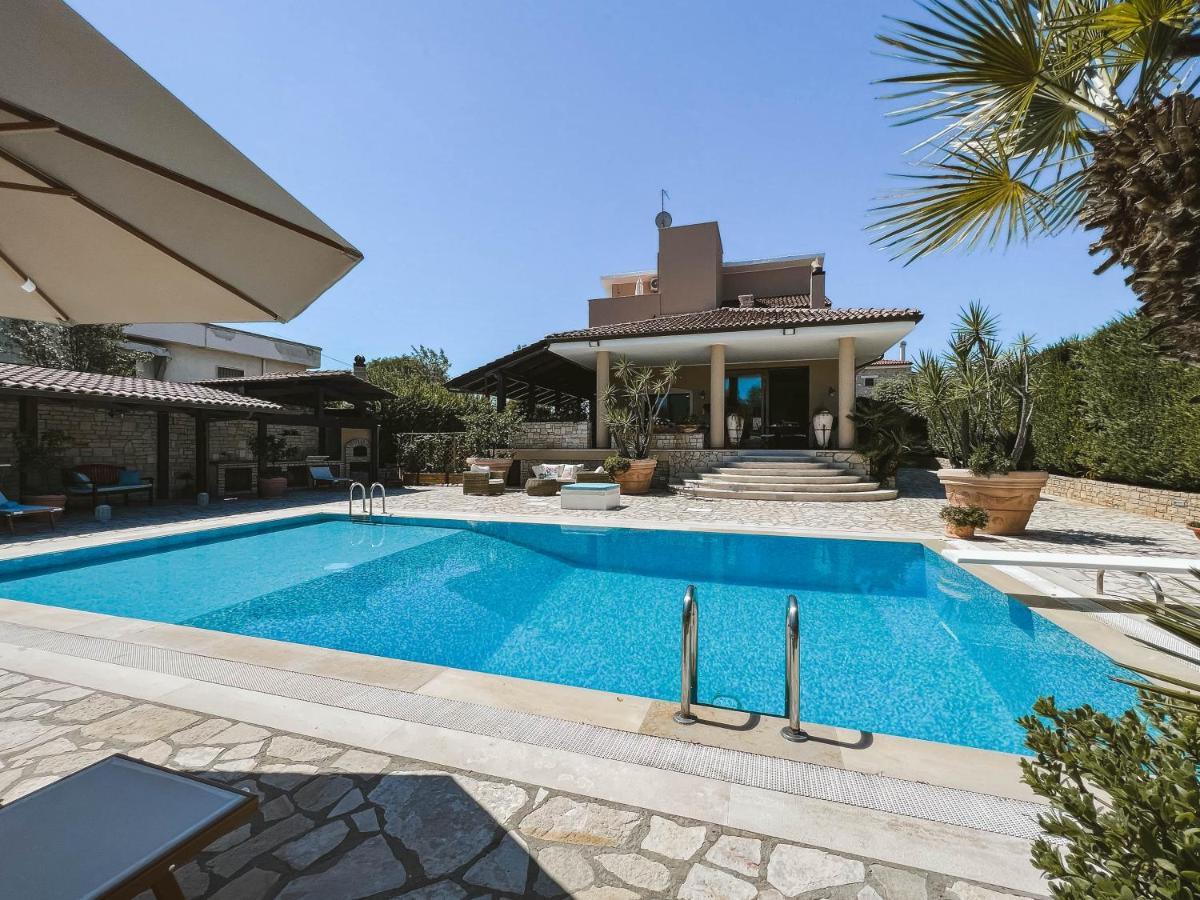 Villa Pietra Bianca Trani Esterno foto